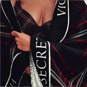 🖤Victoria’s Secret Cozy-Fleece Blanket - Black/Red/White Plaid - NWT - 60” x 50”